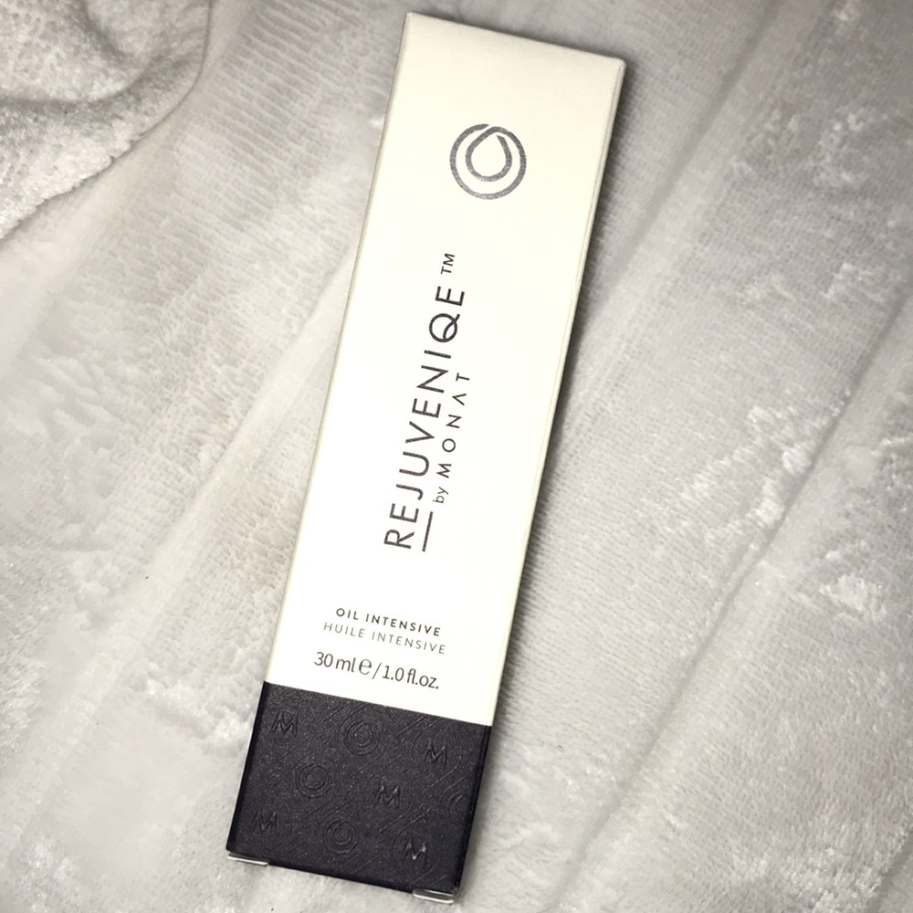 Monat Rejuvenique Oil